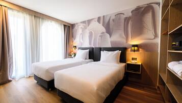 ห้องสวีท, 2 ห้องนอน (1 King Bed and 1 Sofa Bed) | มินิบาร์, โต๊ะทำงาน, พื้นที่ทำงานแบบใช้แล็ปท็อป, ผ้าม่านกันแสง