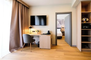 Suite, 1 habitación | Minibar, escritorio y espacio para trabajar con laptop 