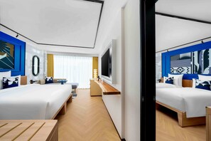 Habitación (TRIBE Extra King) | Minibar y caja de seguridad en la habitación 