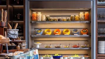Tägliches Frühstücksbuffet gegen Gebühr
