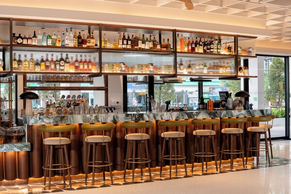 2 bars/lounges, swim-up bar, poolside bar