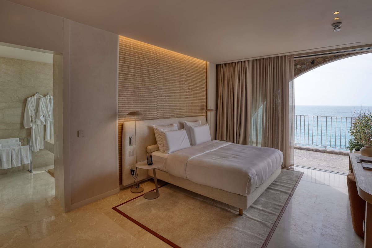 Ceasar's Suite with 2 King size beds