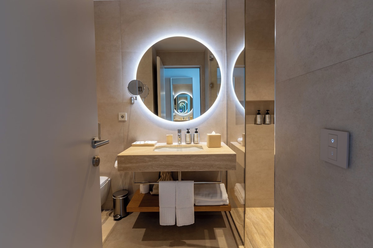 Superior Double Room, 1 Double Bed | Bathroom