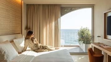 Habitación doble superior, 1 cama matrimonial | Ropa de cama de alta calidad y caja de seguridad en la habitación