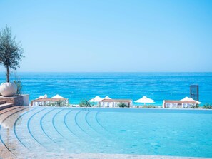 Outdoor pool - Green Coast Hotel Mgallery Collection (Himare)