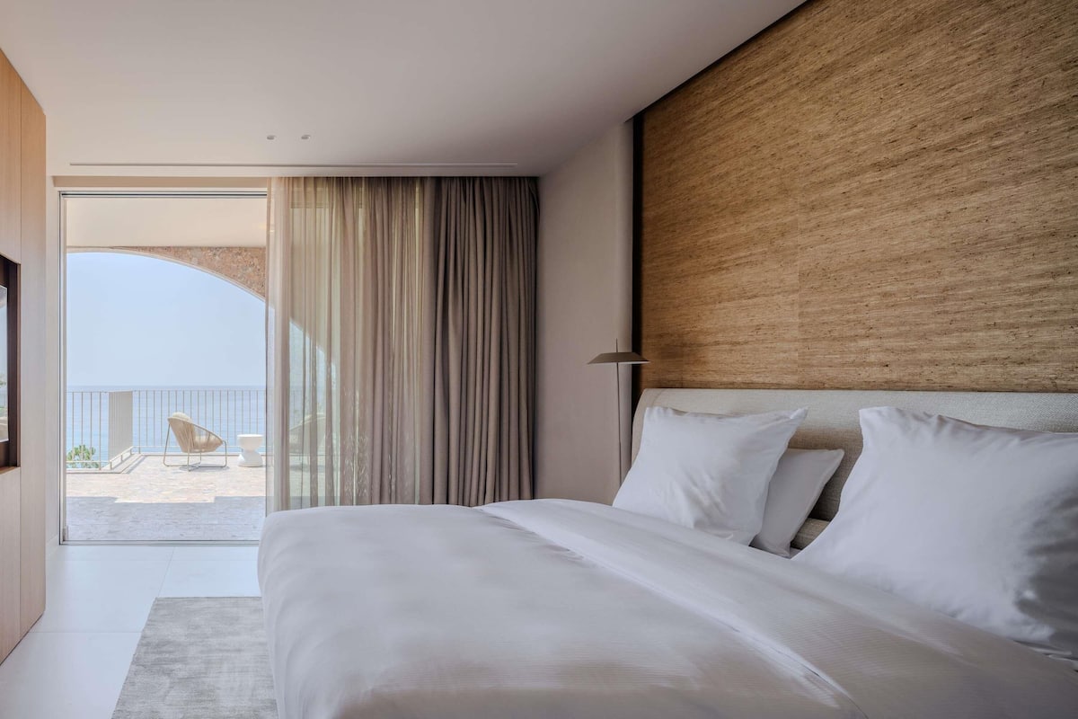 Executive Suite, 1 King Bed with Sofa bed | 1 bedroom, premium bedding, in-room safe, free WiFi