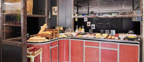 Daily buffet breakfast (EUR 13.90 per person)