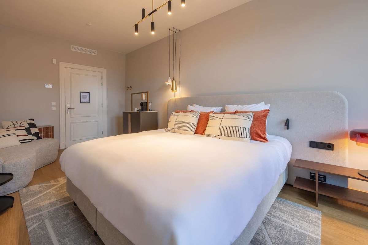 Junior Suite, 1 Queen Bed | Premium bedding, minibar, in-room safe, individually decorated