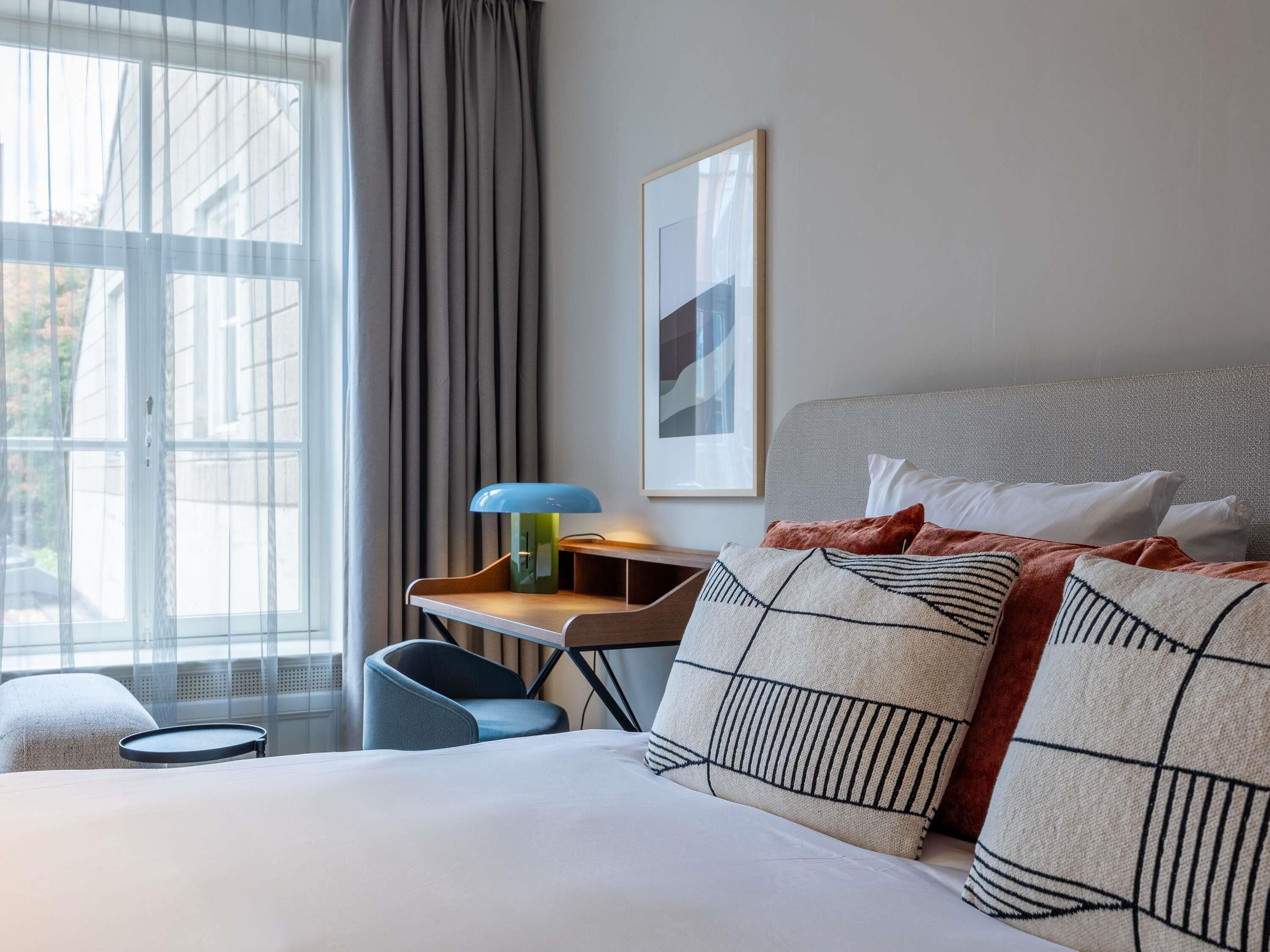 Ropa de cama de alta calidad y minibar 