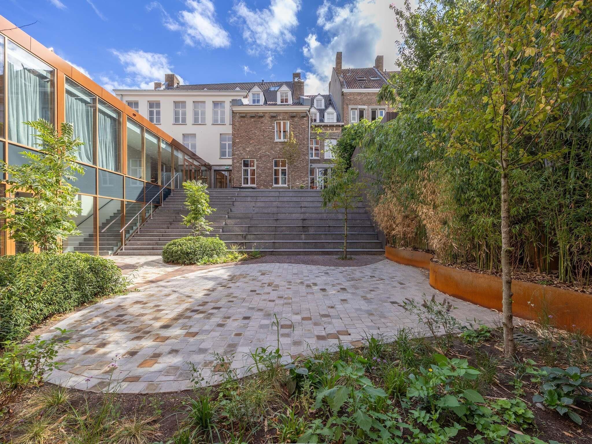 المنشأة من الخارج