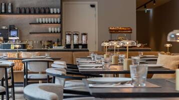 Tägliches Frühstücksbuffet gegen Gebühr