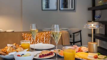 Café da manhã com buffet todos os dias mediante uma taxa