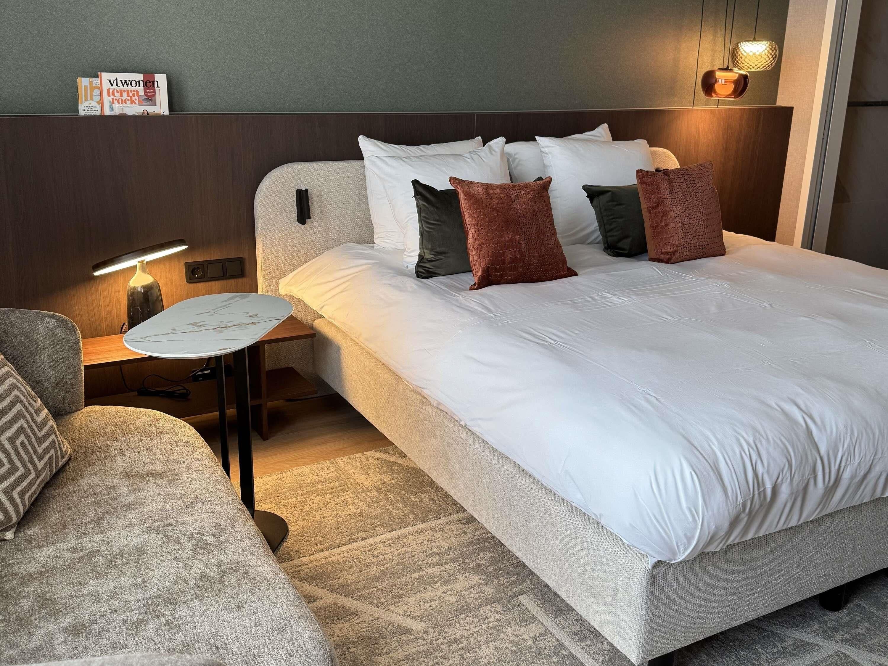 Superior-rum - 1 queensize-säng | Sängtillbehör av högsta kvalitet och minibar