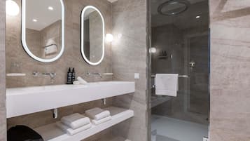 Suite – executive, 1 queensize-seng | Sengetøy av topp kvalitet, minibar og safe på rommet