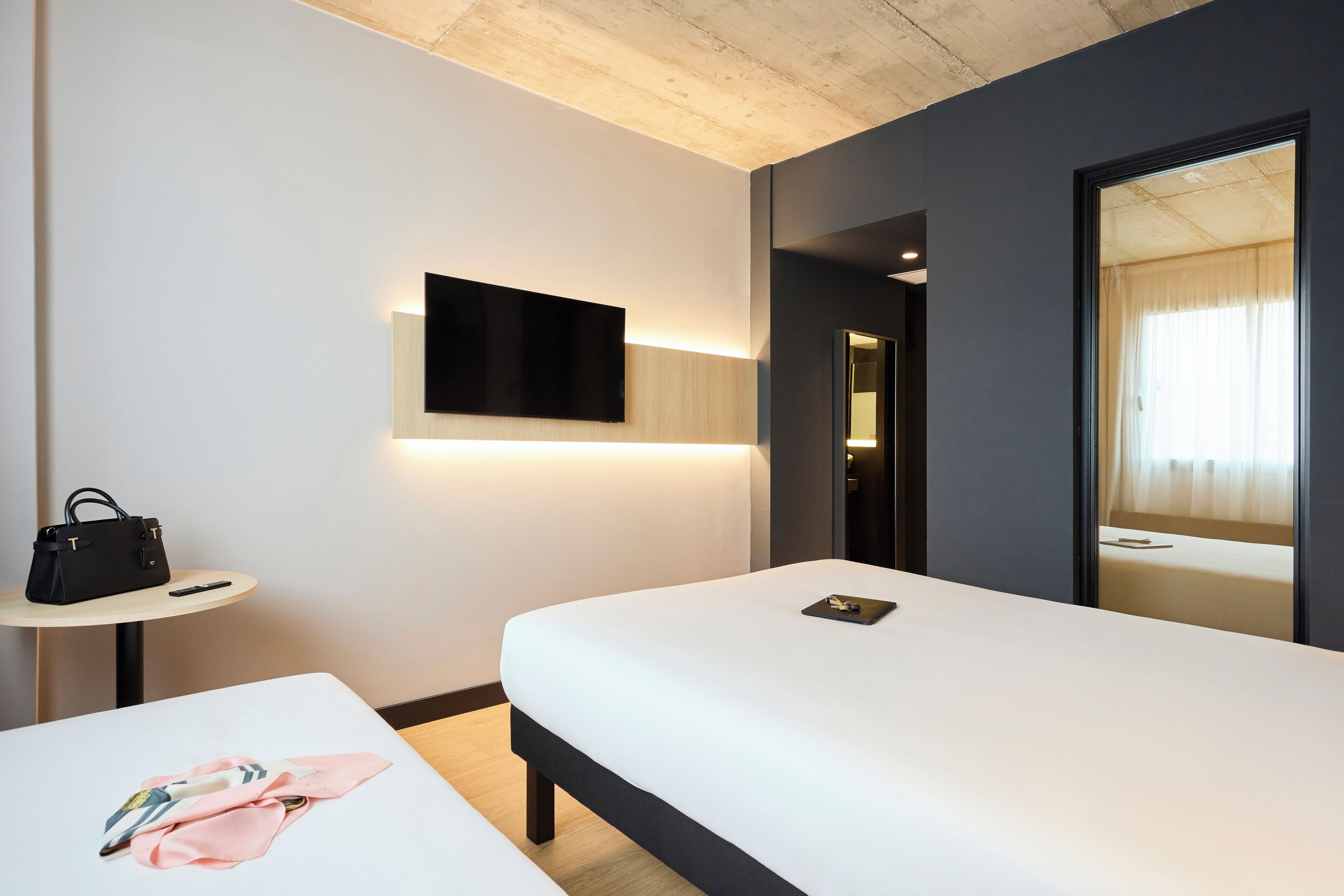 Habitación estándar, 2 camas individuales | Escritorio, cortinas opacas, sistema de insonorización