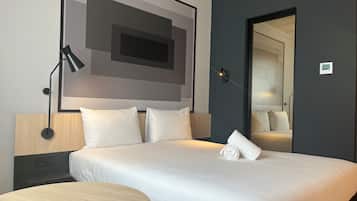 Standard Room, 1 Double Bed, Accessible | Desk, blackout curtains, soundproofing, iron/ironing board