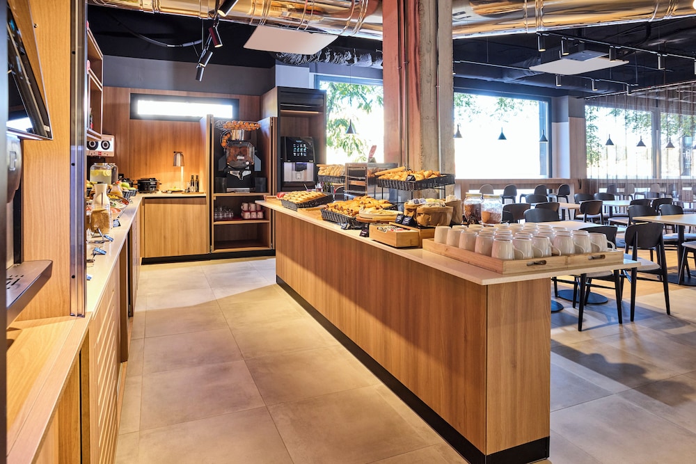 ibis Madrid Norte Las Tablas photo 9