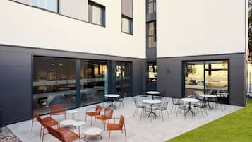 Dagelijks ontbijtbuffet (EUR 13 per persoon)