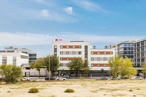 Front of property - ibis Madrid Norte Las Tablas (Madrid)
