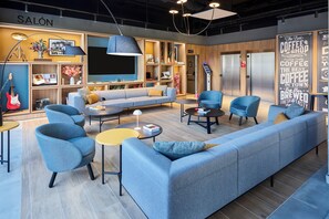 38-inch flat-screen TV with digital channels - ibis Madrid Norte Las Tablas (Madrid)