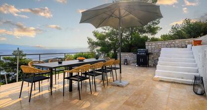 Newly Renovated, Stylish and Secluded Villa with Panoramic Sea Views