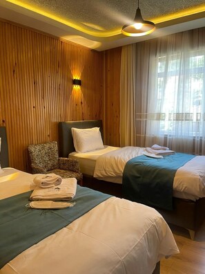 Cortinas blackout y sistema de insonorización 