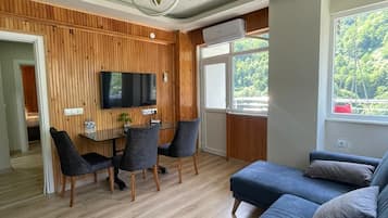 Family Apartment, Balcony, Valley View | Living area