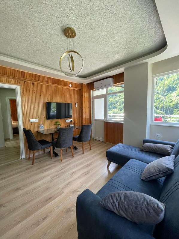 Family Apartment, Balcony, Valley View | Living area