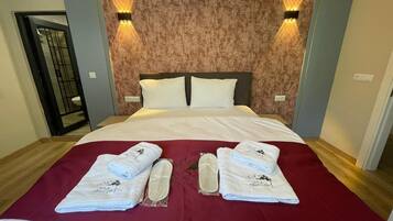 Departamento familiar, balcón, vista al valle | Cortinas blackout, insonorización y tabla de planchar con plancha