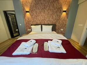 Family Apartment, Balcony, Valley View