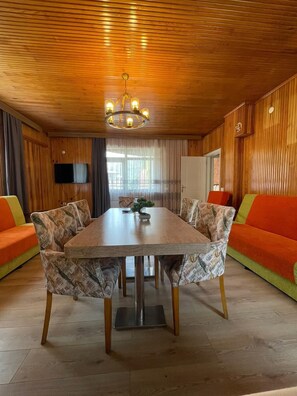 Family Apartment, Balcony, Valley View | Living area