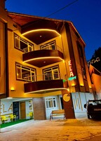 Konaklama yerinin ön cephesi