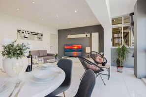 Smart TV - Enjoy unbeatable access to St (St. Julian's)