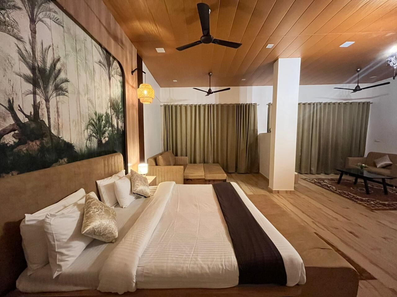 Lake View Luxury Suite | Egyptian cotton sheets, premium bedding, memory-foam beds