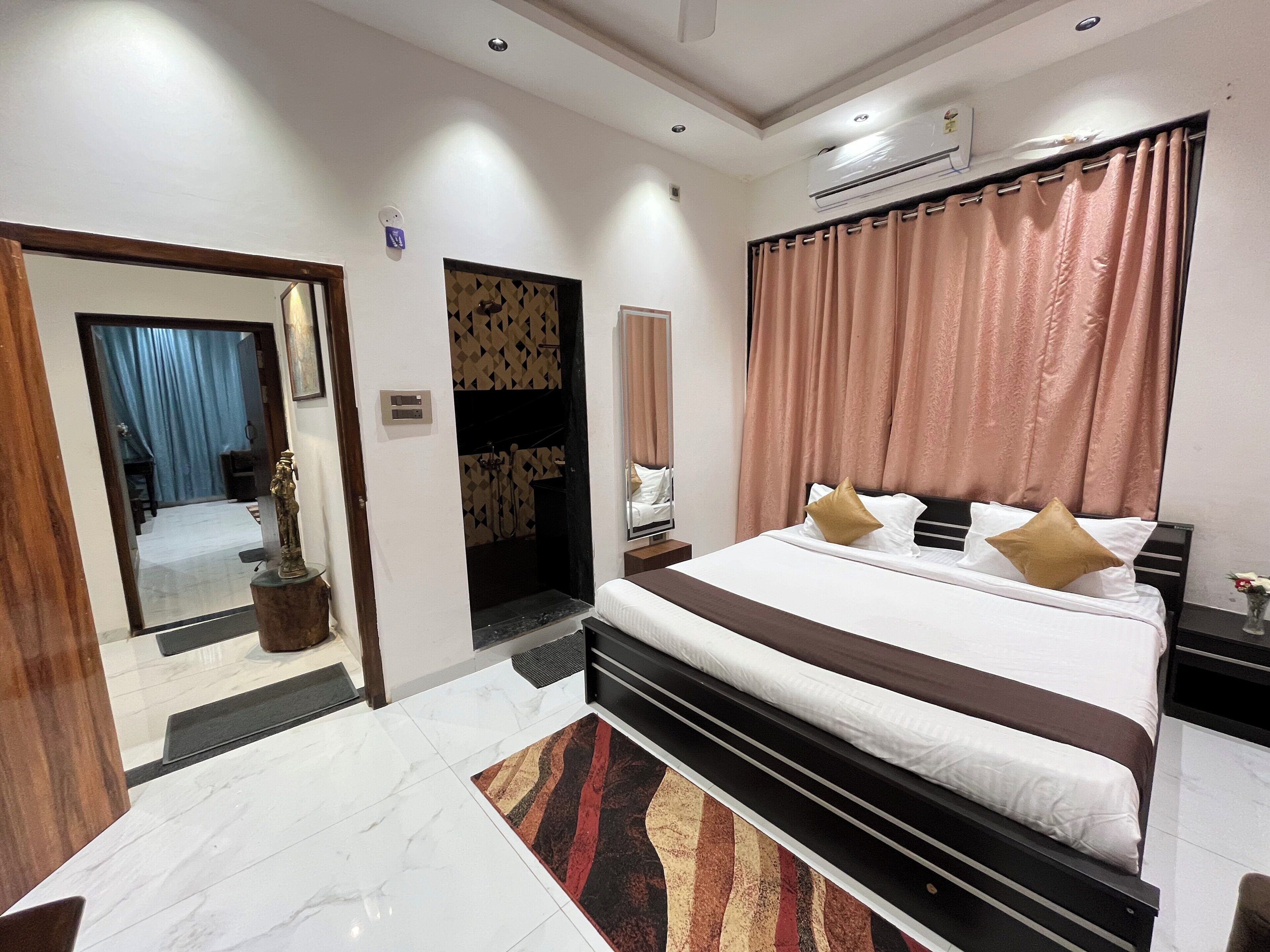 Astoria Villa 6BHK | Egyptian cotton sheets, premium bedding, memory foam beds