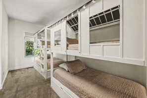 5 bedrooms, iron/ironing board, WiFi, bed sheets - Incredible, 5-Bedroom Farmhouse with Amazing Views (Sevierville)