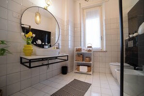 Unclassified image, 4 of 24, button