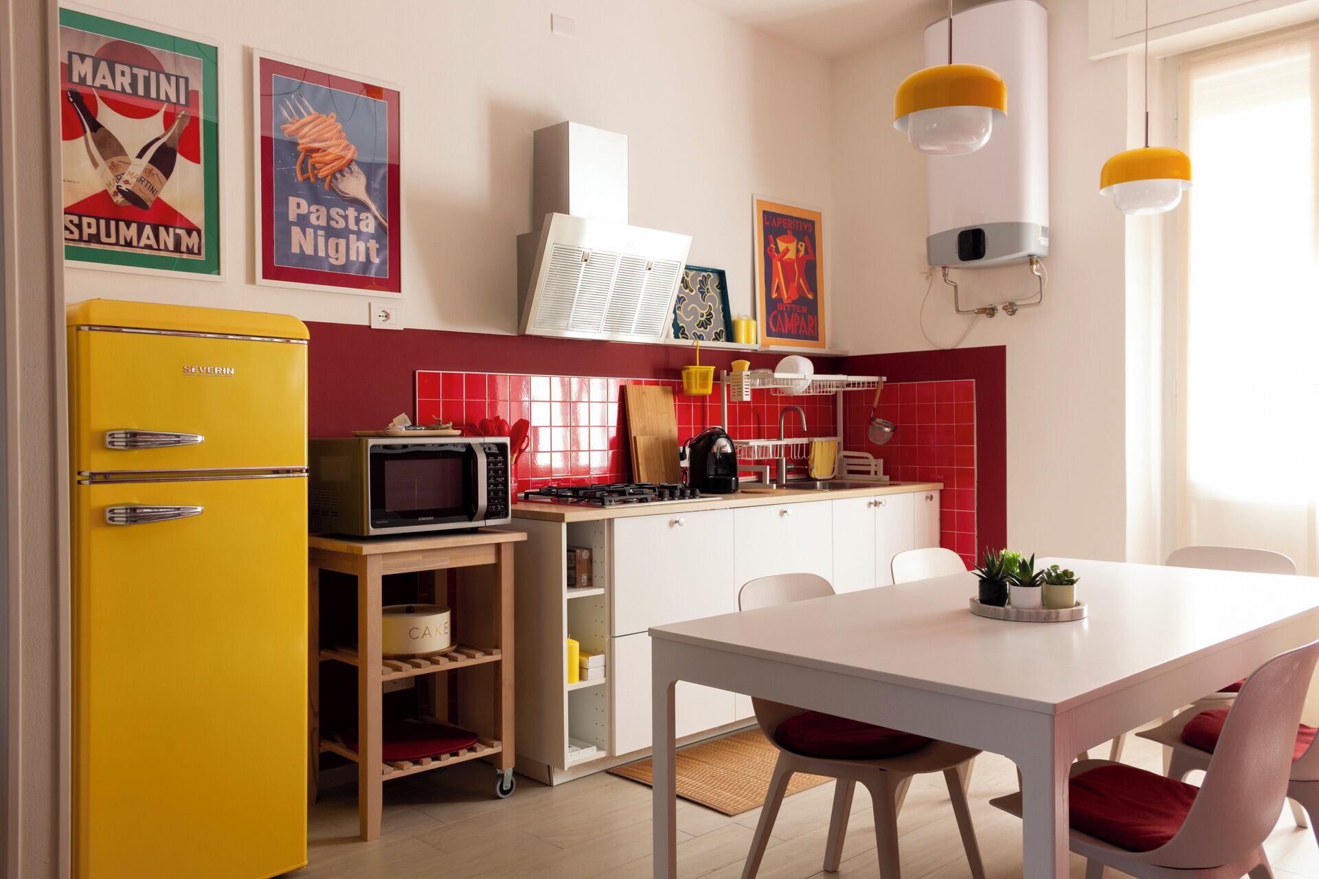 Kühlschrank, Mikrowelle, Herdplatte, Geschirrspüler