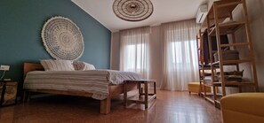 2 bedrooms, in-room safe, desk, iron/ironing board