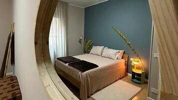 2 bedrooms, in-room safe, desk, iron/ironing board