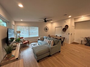 Smart TV - Walkable West King, 1 mile to historic St Augustine, private fenced yard,WiFi (St. Augustine)