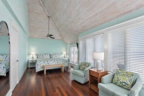 4 間睡房、書桌、熨斗/熨衫板、可攜式嬰兒床