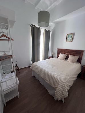 1 chambre, fer et planche à repasser, Wi-Fi, draps fournis