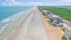 A coastal hotel with a long beachfront, a road parallel to the beach, and a grassy area with buildings. - Vitamin Sea - 2779   “Ponte Vedra” (Ponte Vedra Beach)