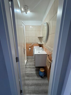 Bathroom - Las Americas 1-bed Apt, Sleeps 5, Pool, Parking (Arona)