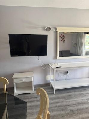 Interior - Las Americas 1-bed Apt, Sleeps 5, Pool, Parking (Arona)