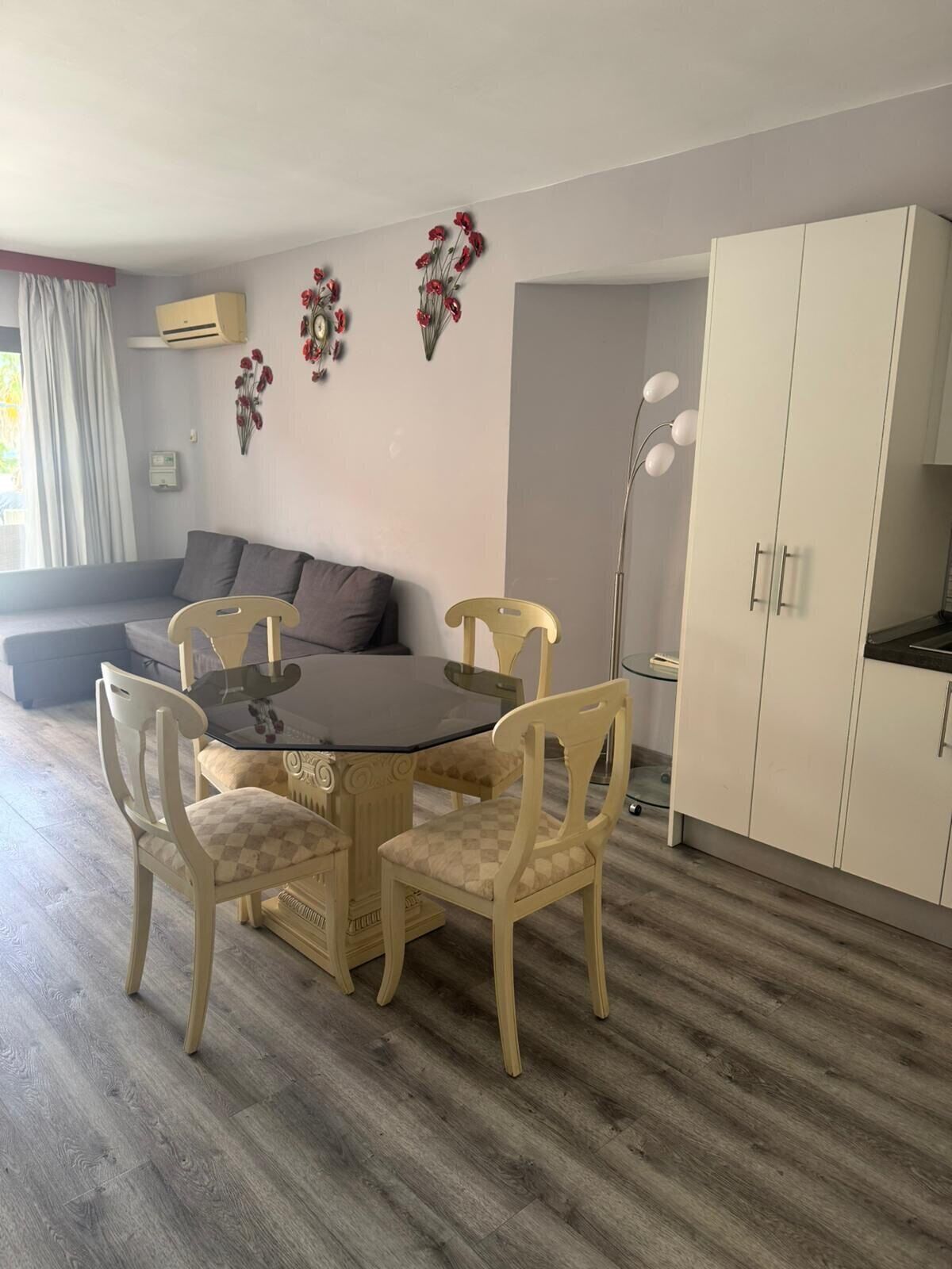 Apartment | Living area | TV