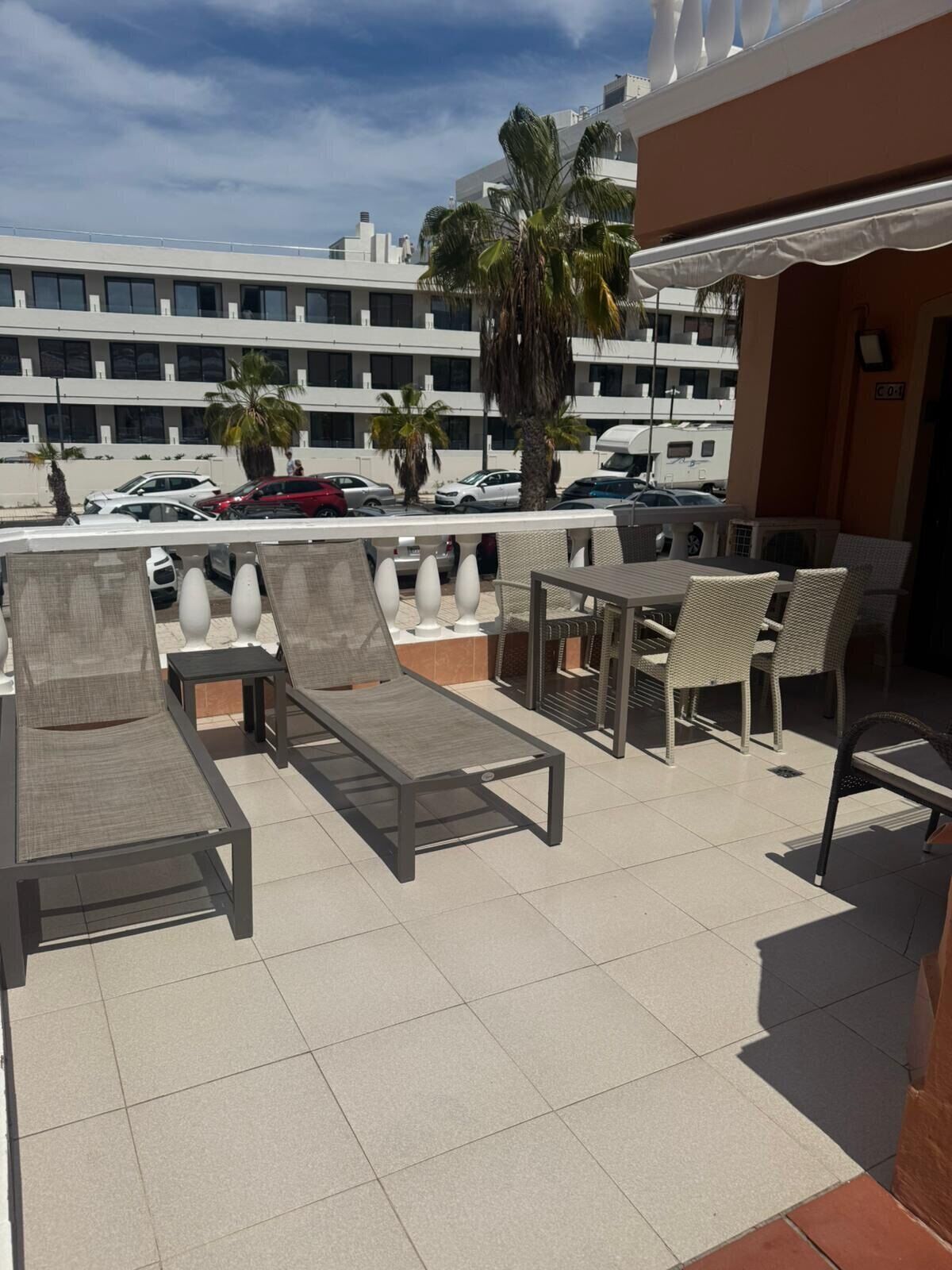 Apartment | Outdoor dining