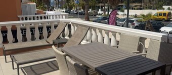 Las Americas 1-bed Apt, Sleeps 5, Pool, Parking