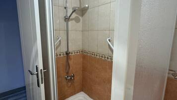 Appartamento | Bagno | Doccia, asciugamani